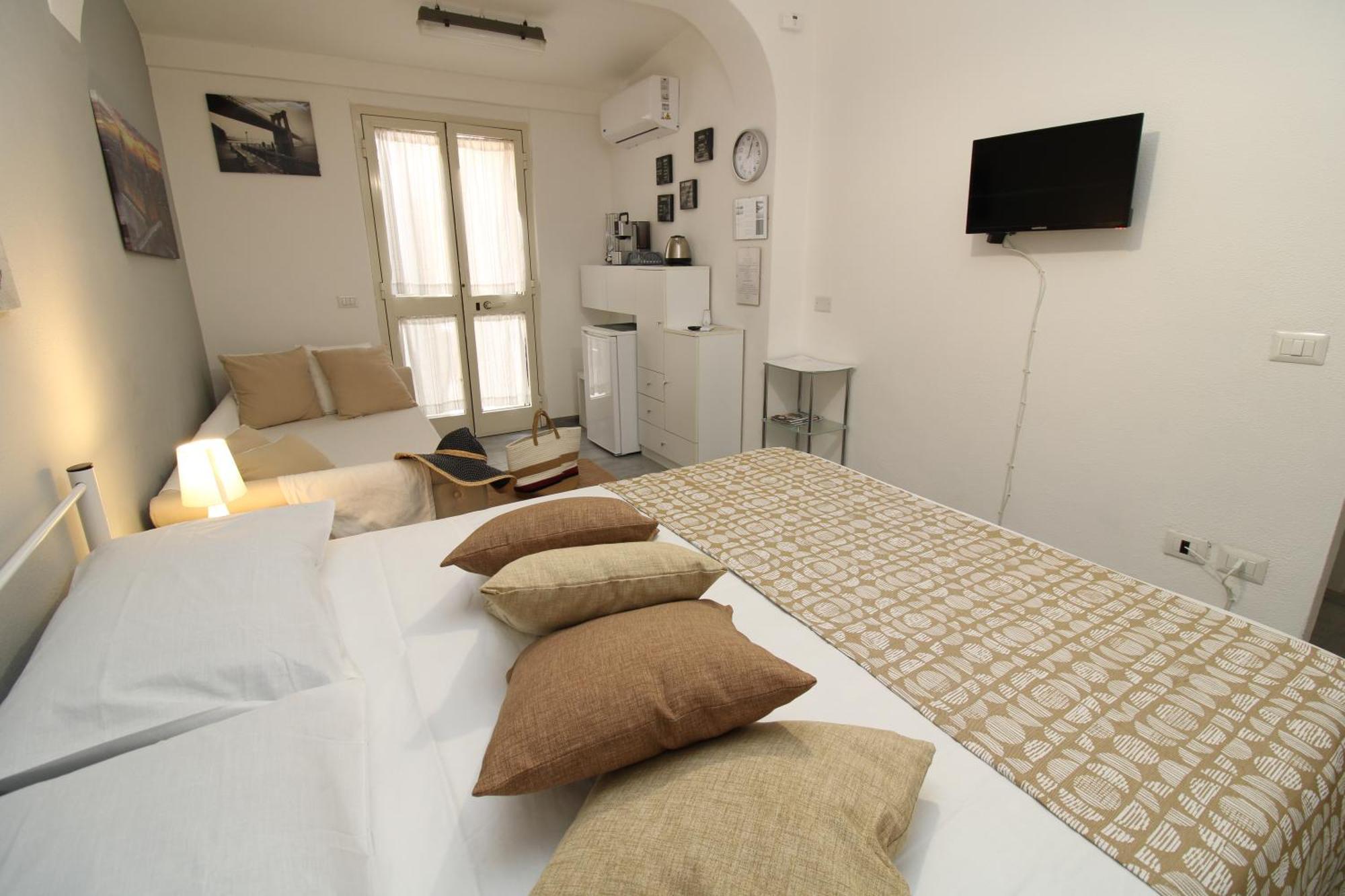 Summer Room- Fronte Spiaggia La Caletta Exterior photo